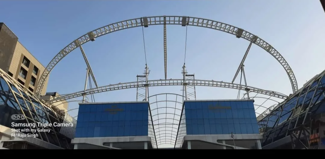 Curved structural steel roof framing over a commercial building