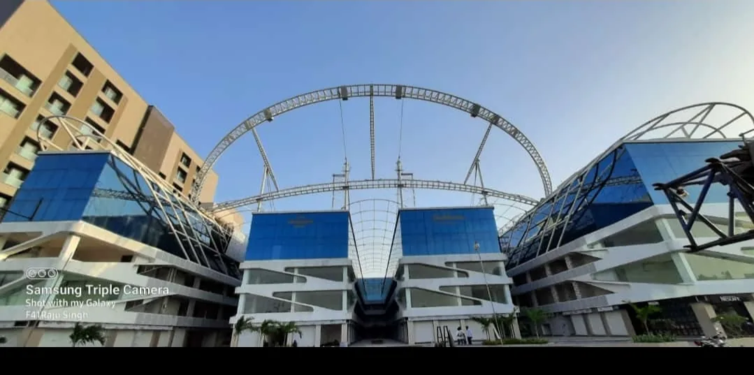 Large-span curved steel framing